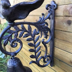 Cloche de porte-jardin-portail motif oiseau et feuille en fonte vue de près 