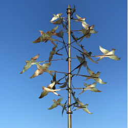Éolienne De Jardin Moulin à Vent Verte Motif Oiseau Hauteur 233 cm vue proche patine et taille 