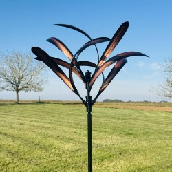 Éolienne de Jardin Cuivrée "Poésie Aérienne" – Lézard du jardin vue entière 